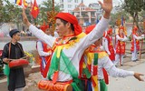 Trai làng Triều Khúc lẳng lơ với 